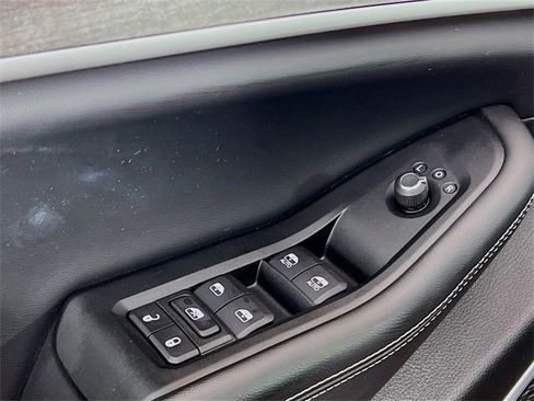 Used 2022 Jeep Grand Cherokee Limited 4xe image 19