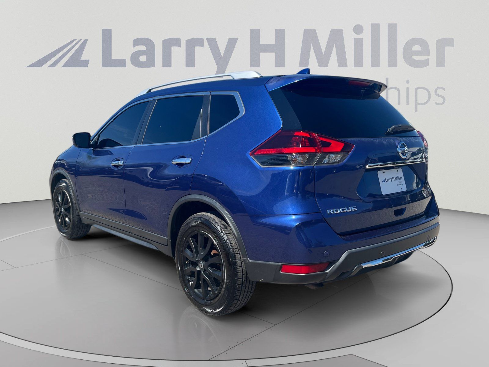 Used 2019 Nissan Rogue SV FWD image 3