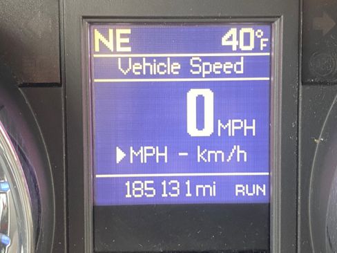 Used 2014 Chrysler Town & Country Touring image 11