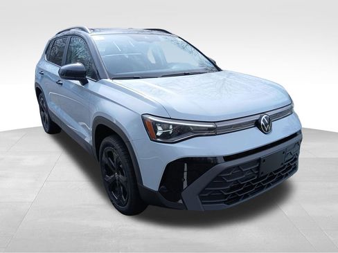 New 2026 Volkswagen Taos SE image 7
