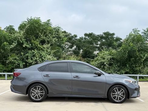Used 2022 Kia Forte GT-Line w/ GT-Line Premium Package FWD image 6