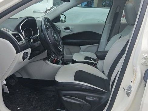Used 2018 Jeep Compass Latitude w/ Popular Equipment Group FWD image 13