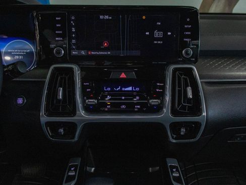 Used 2023 Kia Sorento SX AWD/4WD image 4
