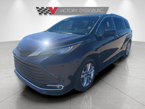 Used 2023 Toyota Sienna XLE image 4