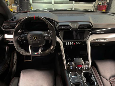 Used 2019 Lamborghini Urus image 12