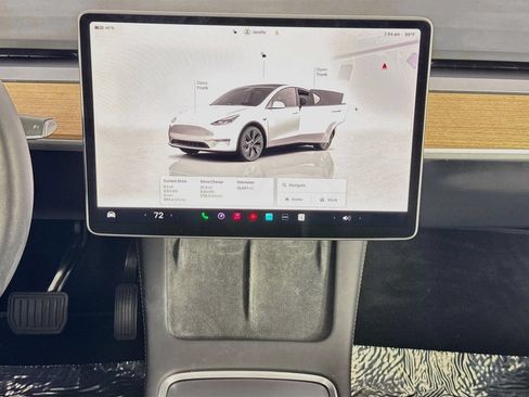Used 2025 Tesla Model Y Long Range RWD image 32