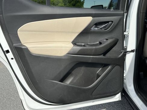 Used 2023 Chevrolet Traverse LS FWD image 23