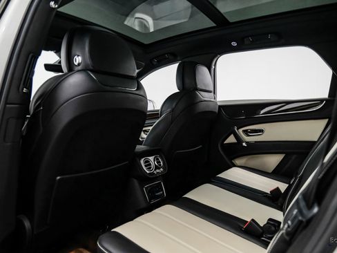Used 2019 Bentley Bentayga image 80