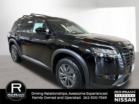 New 2026 Nissan Pathfinder SV image 3