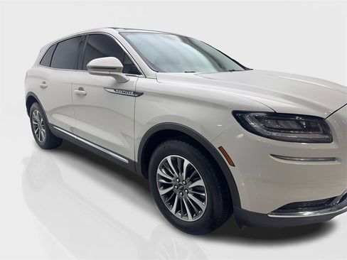 Used 2022 Lincoln Nautilus Reserve image 12