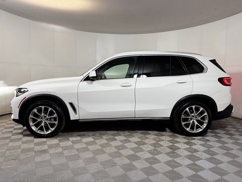 Used 2022 BMW X5 xDrive40i w/ Premium Package image 3