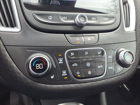 Used 2025 Chevrolet Malibu LT FWD image 11