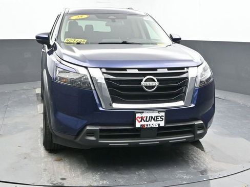 Used 2025 Nissan Pathfinder SV image 4