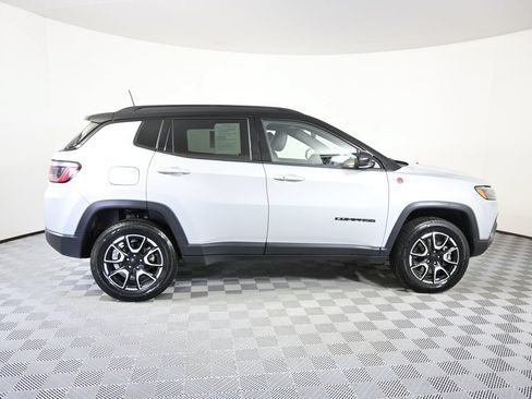 Used 2024 Jeep Compass Trailhawk AWD/4WD image 7