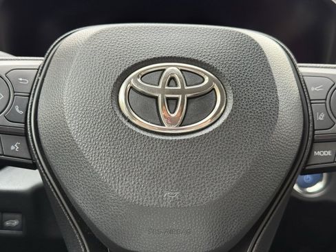 Used 2022 Toyota RAV4 XLE image 18