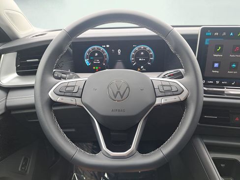 New 2025 Volkswagen Tiguan SE FWD image 21
