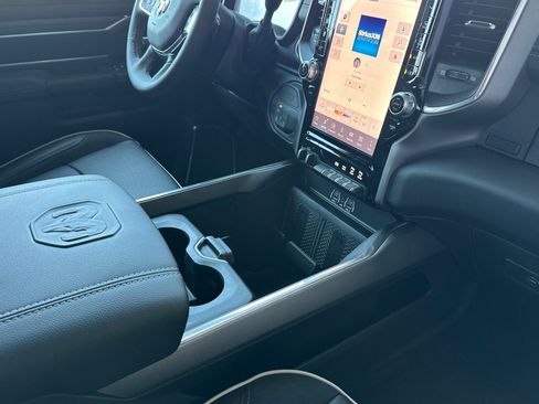 New 2026 RAM 2500 Laramie AWD/4WD image 14