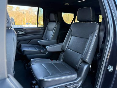 Used 2023 Chevrolet Suburban Premier AWD/4WD image 32