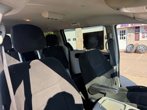Used 2016 Dodge Grand Caravan SXT image 67