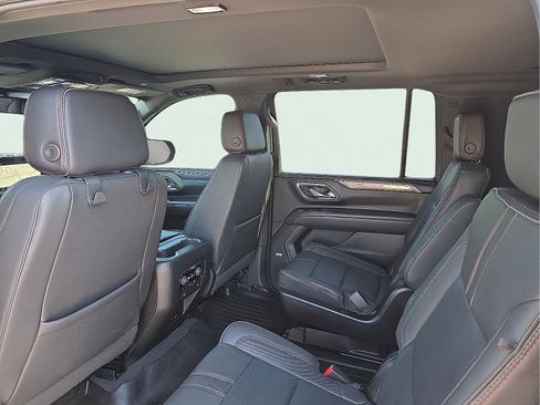Used 2023 Chevrolet Suburban RST w/ Luxury Package AWD/4WD image 10