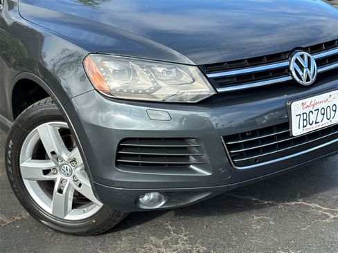 Used 2013 Volkswagen Touareg Lux image 3
