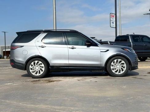 Used 2023 Land Rover Discovery S R-Dynamic image 7