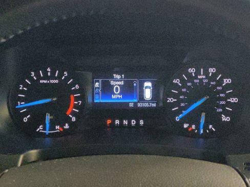 Used 2019 Ford Explorer XLT image 23