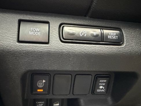 Used 2023 Nissan Frontier SV w/ SV Premium Package image 17