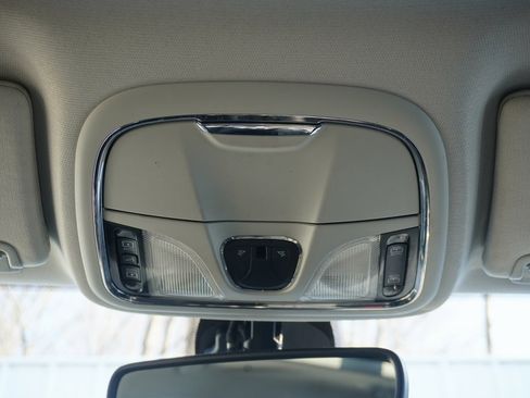 Used 2019 Jeep Cherokee Latitude Plus w/ Comfort/Convenience Group image 27