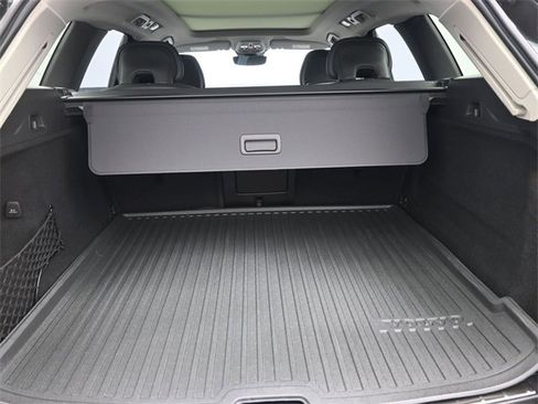 Used 2023 Volvo XC60 B5 Ultimate w/ Protection Package Premier image 32