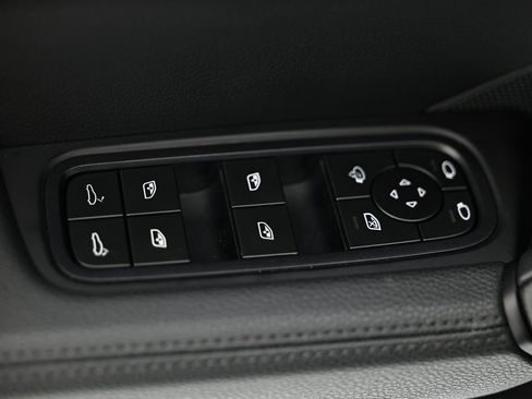 Certified 2025 Porsche Cayenne image 22