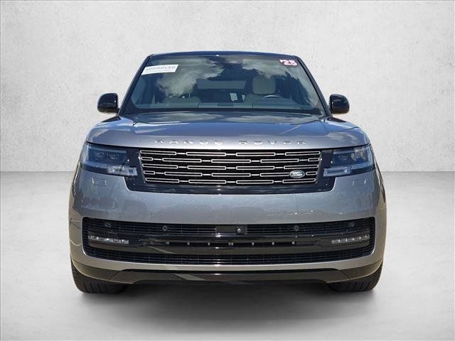 Used 2025 Land Rover Range Rover SE AWD/4WD image 2