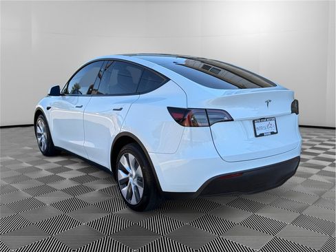 Used 2023 Tesla Model Y Long Range AWD/4WD image 3