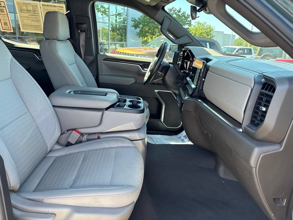 Used 2025 Chevrolet Silverado 1500 LT AWD/4WD image 29