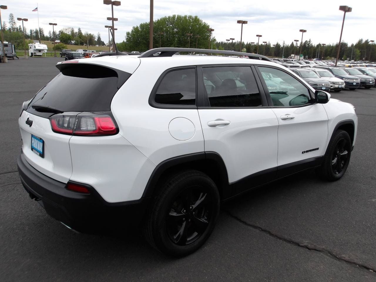 Used 2019 Jeep Cherokee Latitude Plus AWD/4WD image 5