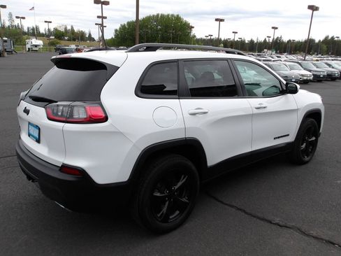 Used 2019 Jeep Cherokee Latitude Plus AWD/4WD image 5