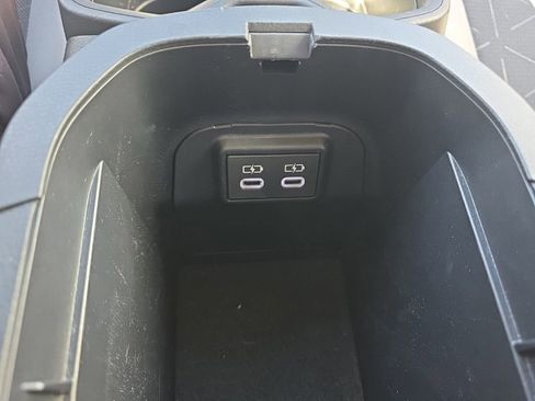 Used 2024 Toyota RAV4 XLE image 37