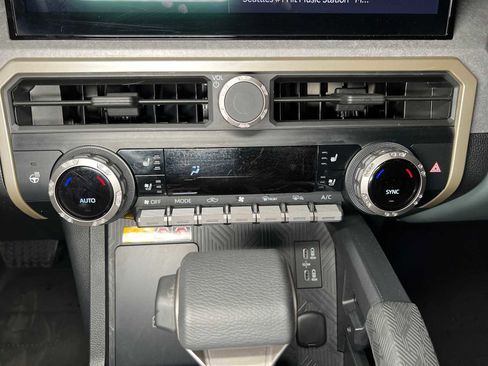 Used 2024 Toyota Tacoma 4x4 Double Cab Hybrid image 33