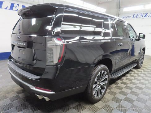 Used 2025 Chevrolet Suburban High Country w/ Sun And Tow Package image 4