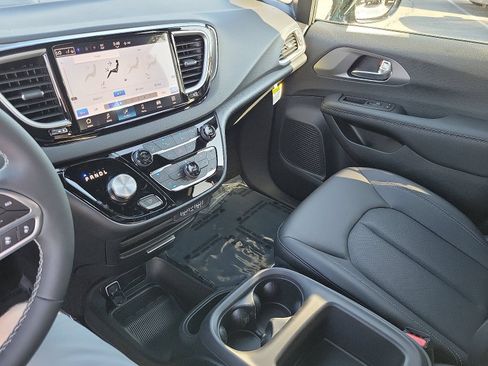 New 2025 Chrysler Voyager LX FWD image 12