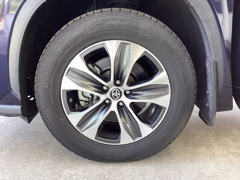 Used 2023 Toyota Highlander XLE AWD/4WD image 19
