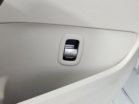 Used 2025 Mercedes-Benz C 300 Sedan image 21