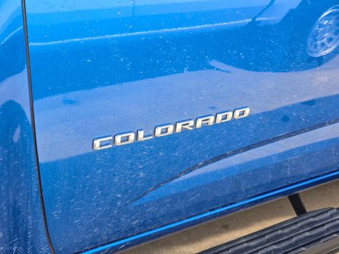 Used 2022 Chevrolet Colorado LT w/ LT Convenience Package AWD/4WD image 5