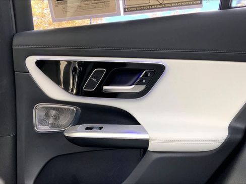 Used 2023 Mercedes-Benz GLC 300 4MATIC image 36