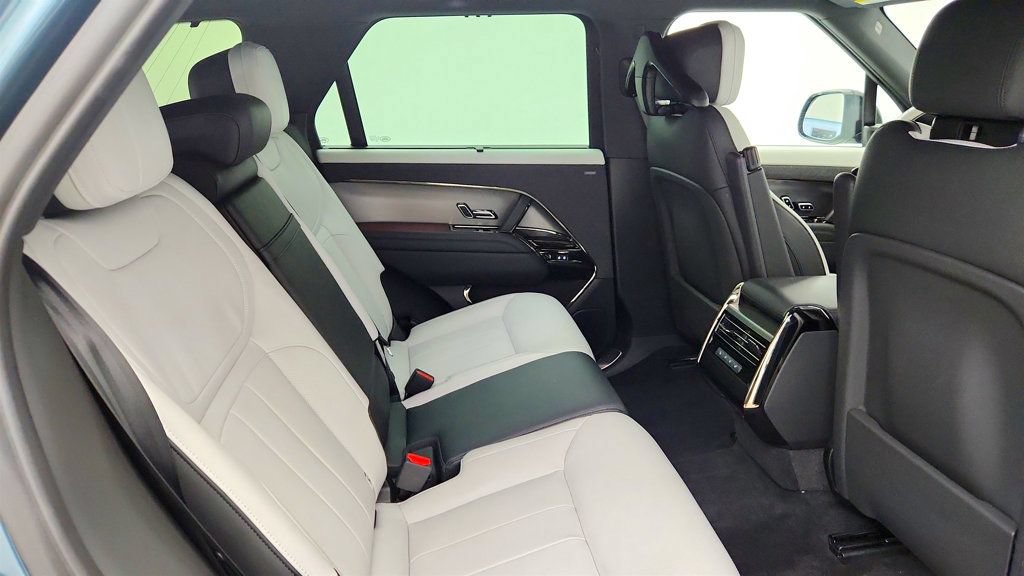 Used 2025 Land Rover Range Rover Sport Dynamic SE AWD/4WD image 22