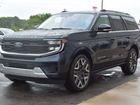Used 2025 Ford Expedition Platinum w/ Platinum Ultimate Package AWD/4WD image 16