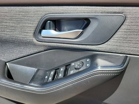 Used 2023 Nissan Rogue SV image 8