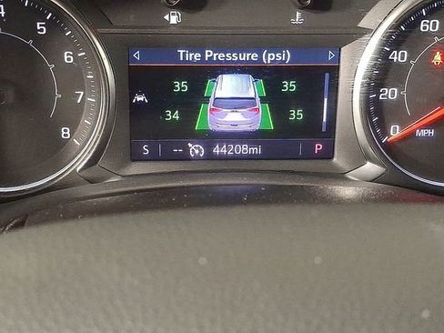 Used 2024 GMC Terrain SLT image 22