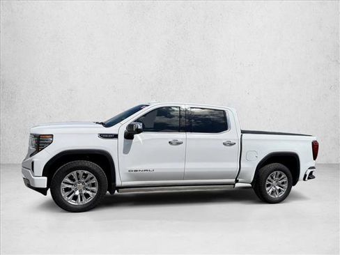 Used 2023 GMC Sierra 1500 Denali w/ Technology Package AWD/4WD image 4