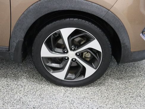 Used 2016 Hyundai Tucson Limited w/ Option Group 03 FWD image 5